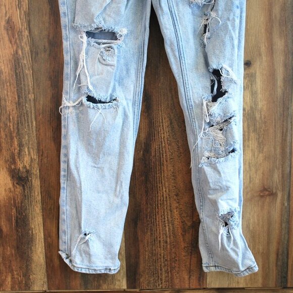 Cello Super Distressed High Rise Mom Jean Women's Jeans 9 - Picture 3 of 6